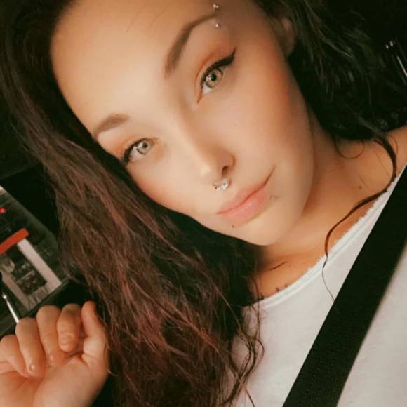 Meet your Posher, Amber - Picture 1 of 1